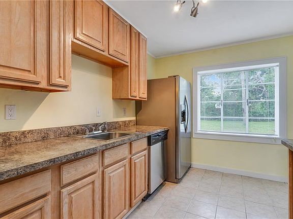 5th image of 2422 Orange Ave