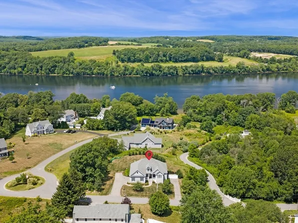 7 Sullivans Ct, West Newbury, MA 01985