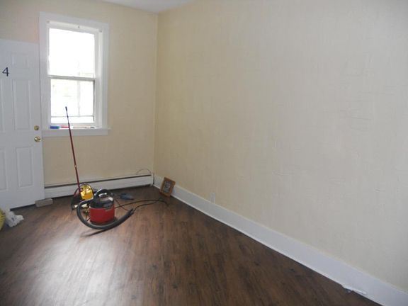 4th image of 162 Breckenridge St #4
