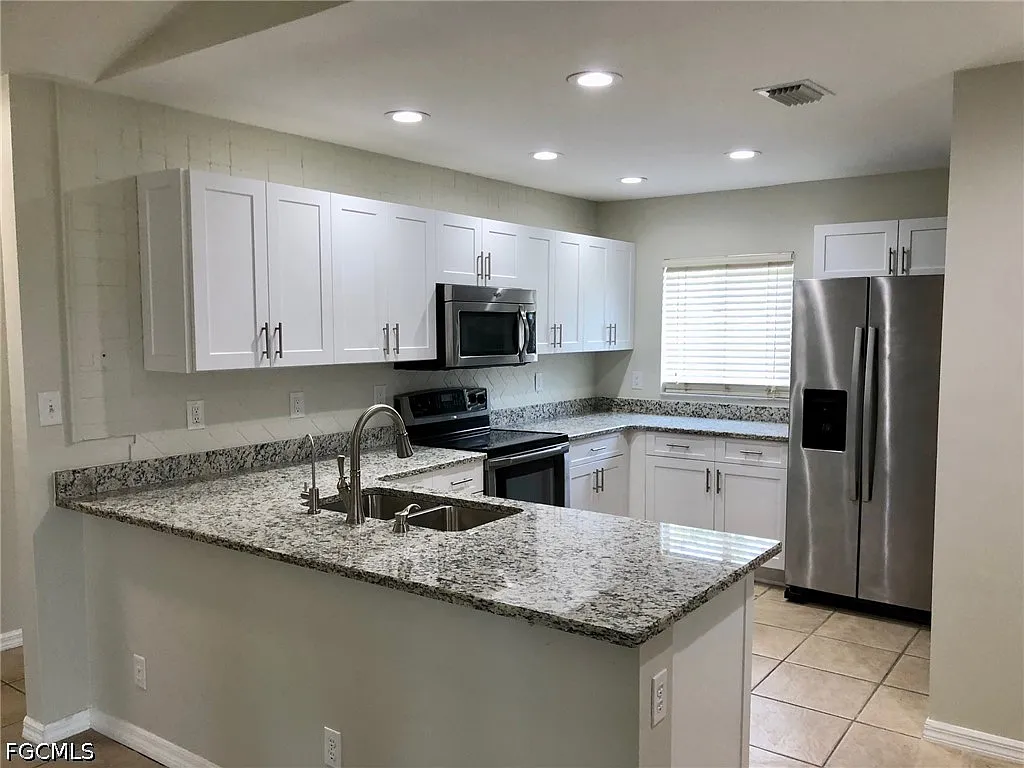 3 bed, 2.0 bath, 1561 sqft, $1,900 — Photo 4