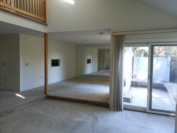 4th image of 20 Walden Pond Dr