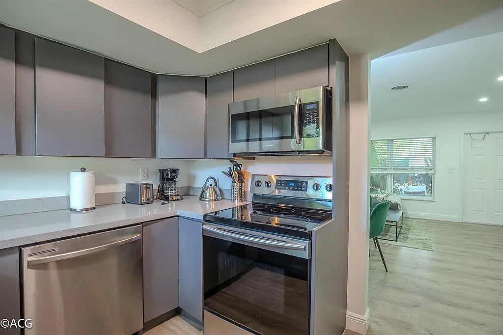 2 bed, 1.0 bath, 1738 sqft, $2,500 — Photo 3