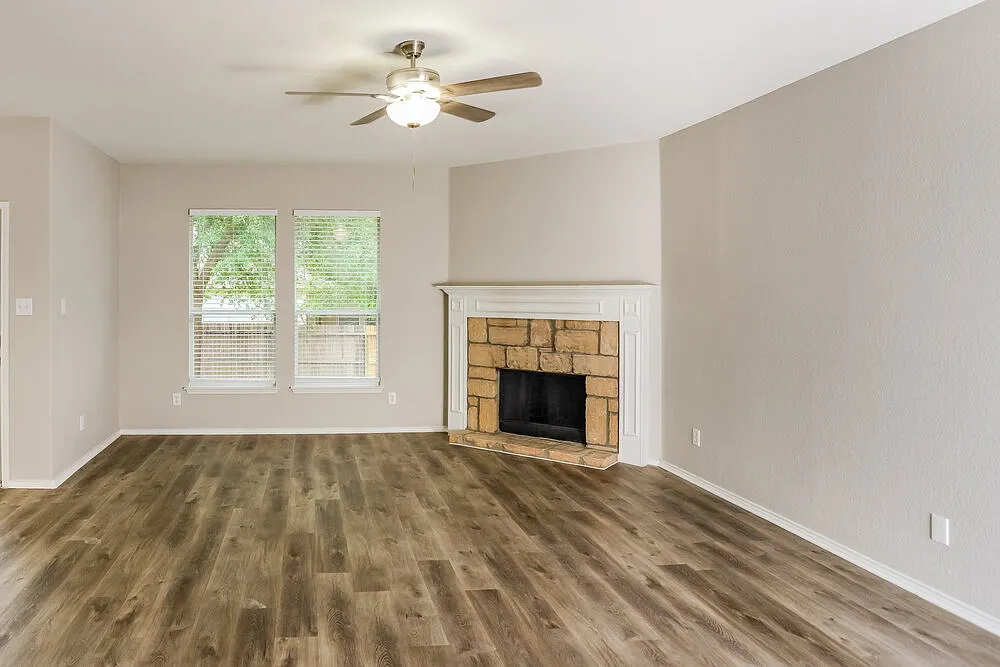 4 bed, 2.0 bath, 2230 sqft, $2,190 — Photo 3