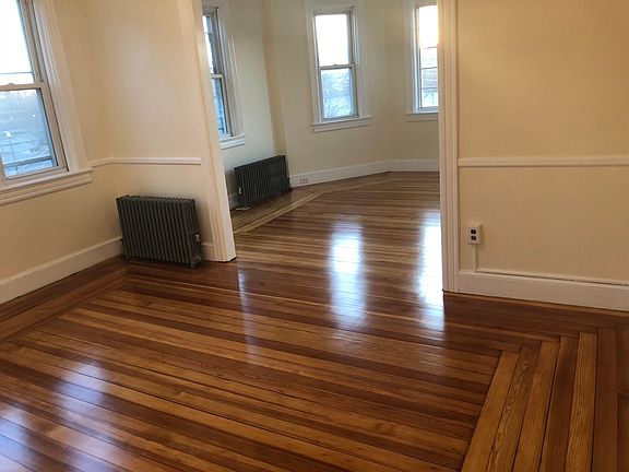 2nd image of 40 Garfield Ave Floor 2