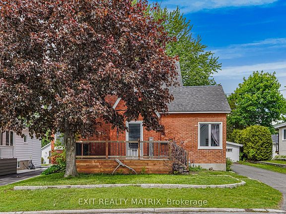 2nd image of 453 Garneau St