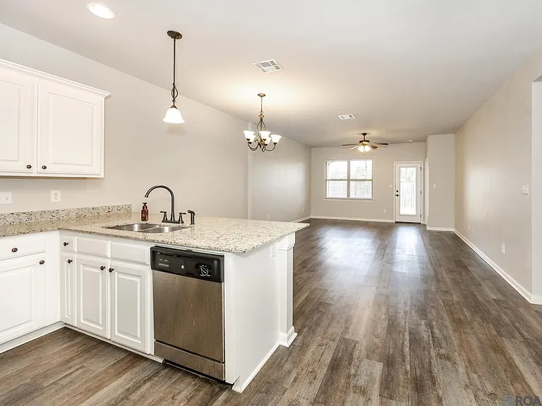 2948 S Roth Ave — Photo 3