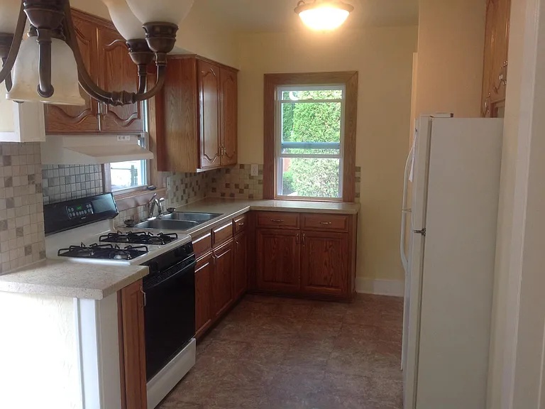 1118 W Summer St — Photo 5
