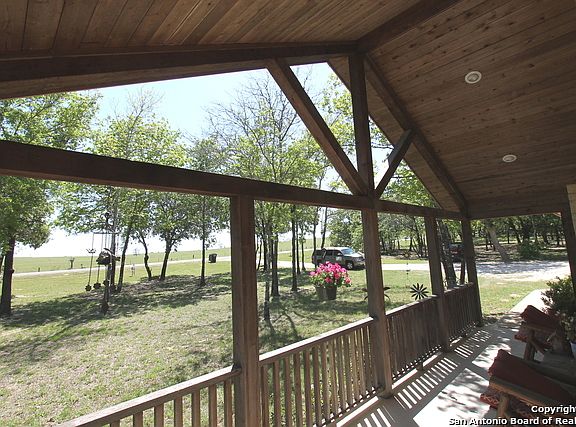 2nd image of 1040 County Road 319