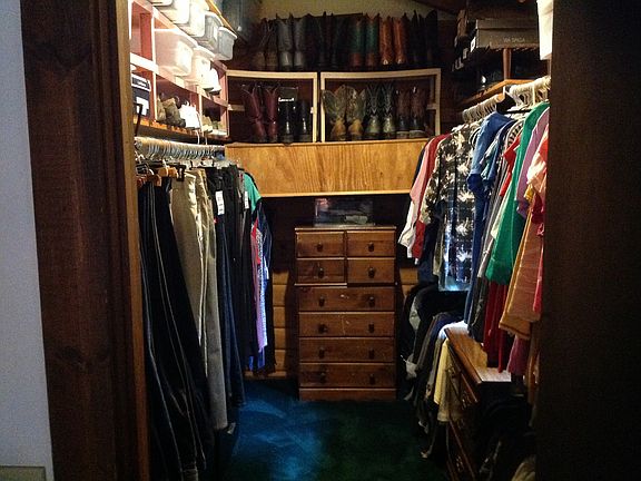 Walk in closet