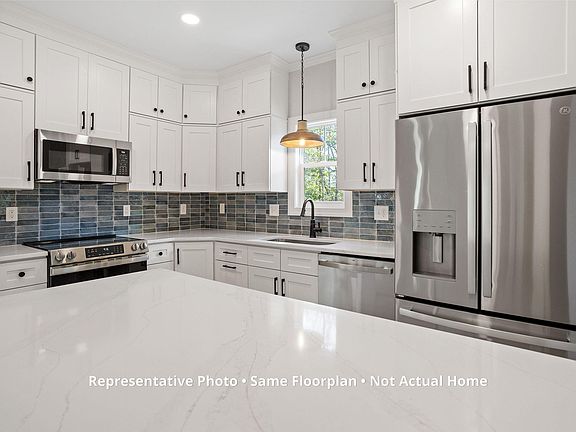 3rd image of 931 Woodland Rd