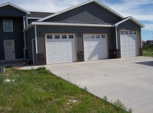 306 Cobblestone Loop, Mandan, ND 58554
