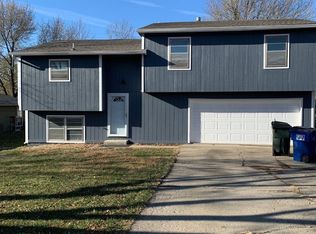2505 Rawhide Ln, Lawrence, KS 66046