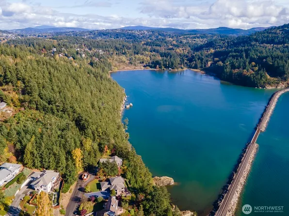 417 Arbutus Place, Bellingham, WA 98225