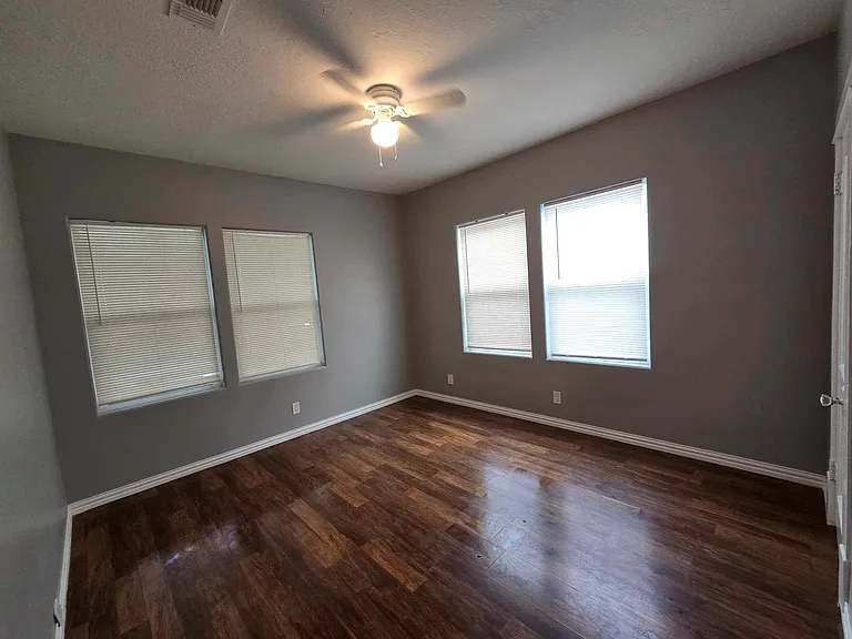 3125 Illinois St — Photo 15