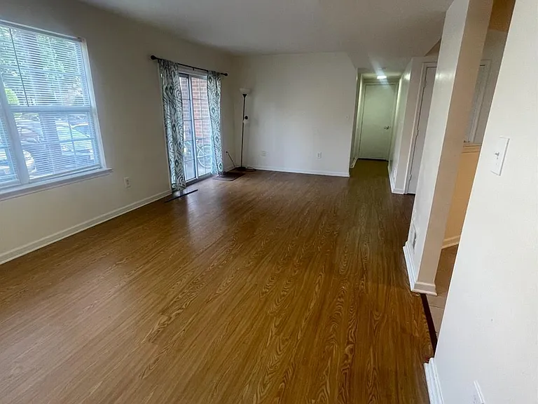 1503 Plymouth Rd — Photo 9