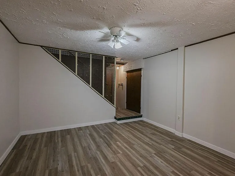 8209 Hillside Dr — Photo 33