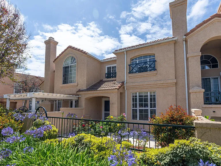 1311 Oyster Pl — Photo 23