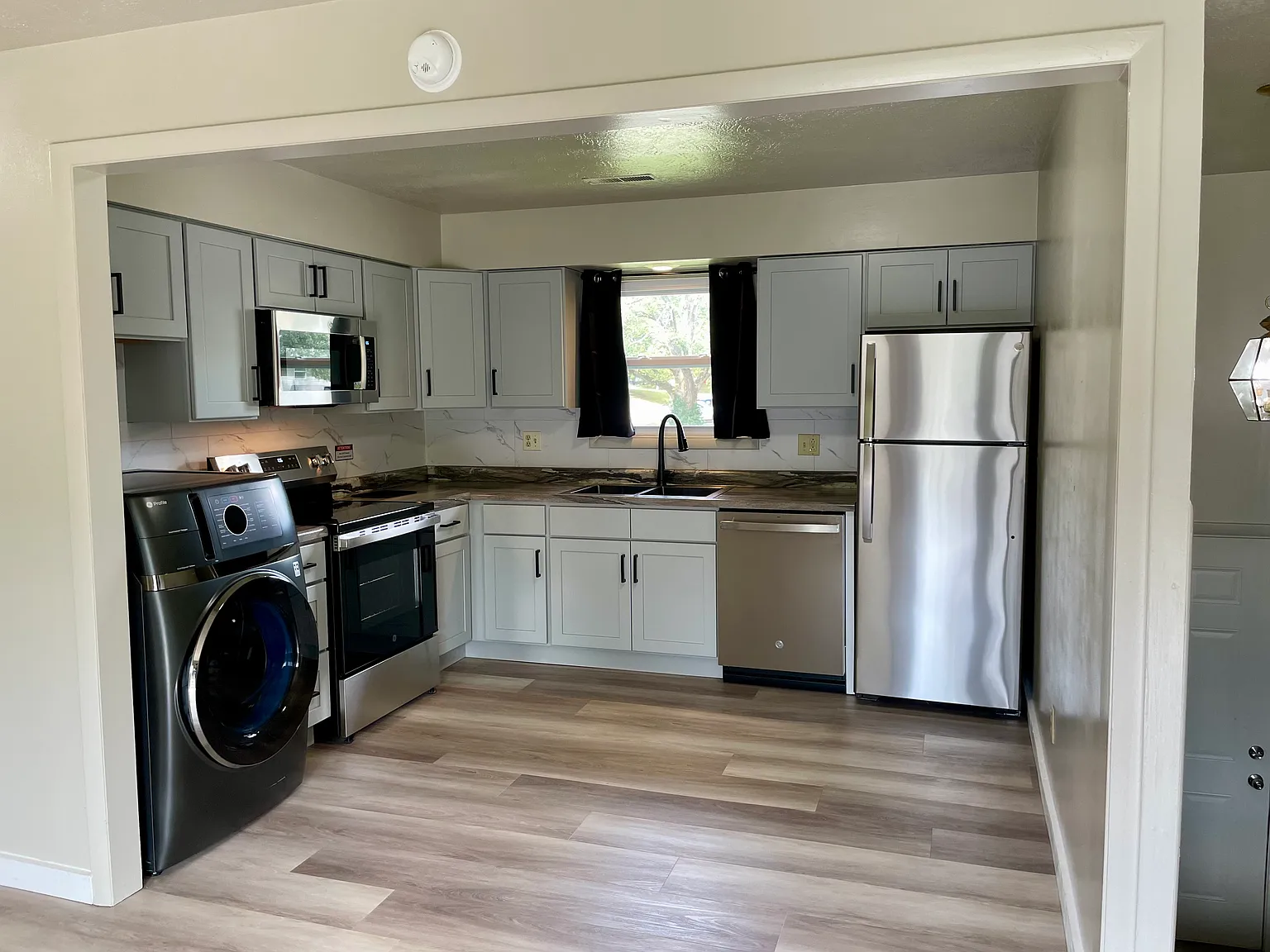 2 bed, 860 sqft, $1,450 — Photo 4