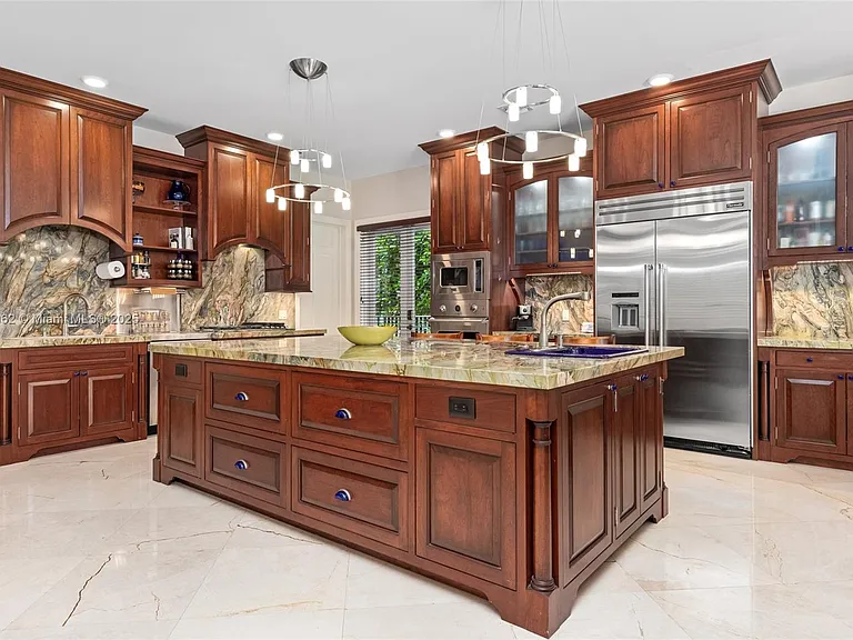 70 Bay Colony Ln — Photo 24