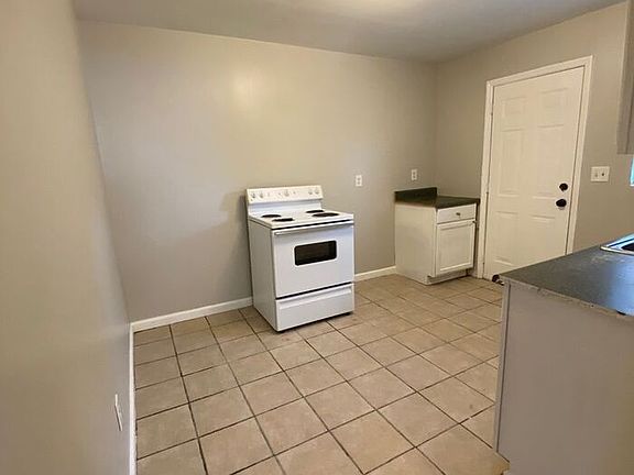 4th image of 1103 Hampton Avenue Ext #B