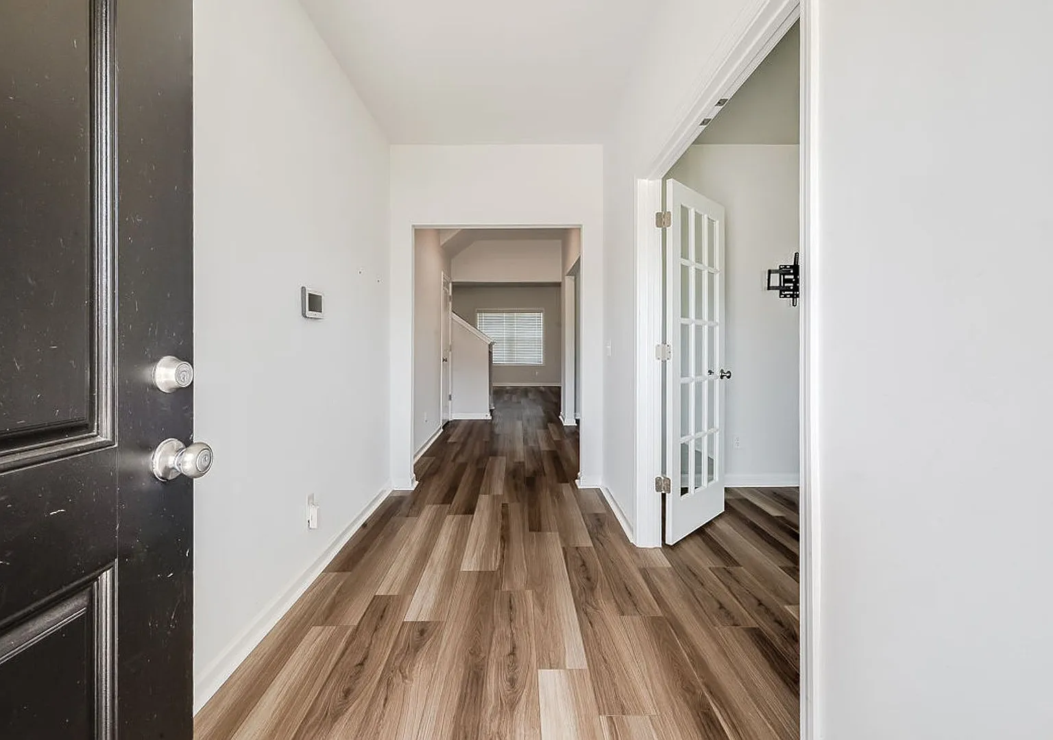 Room to Grow! Spacious 5-Bedroom Home Available Now — Photo 4