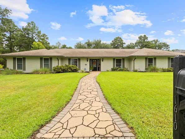 1610 Pinecrest St, Gilmer, TX 75644