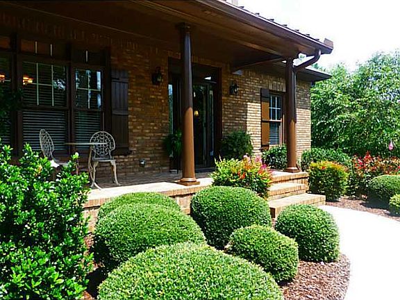 3rd image of 5660 Tuxedo Dr