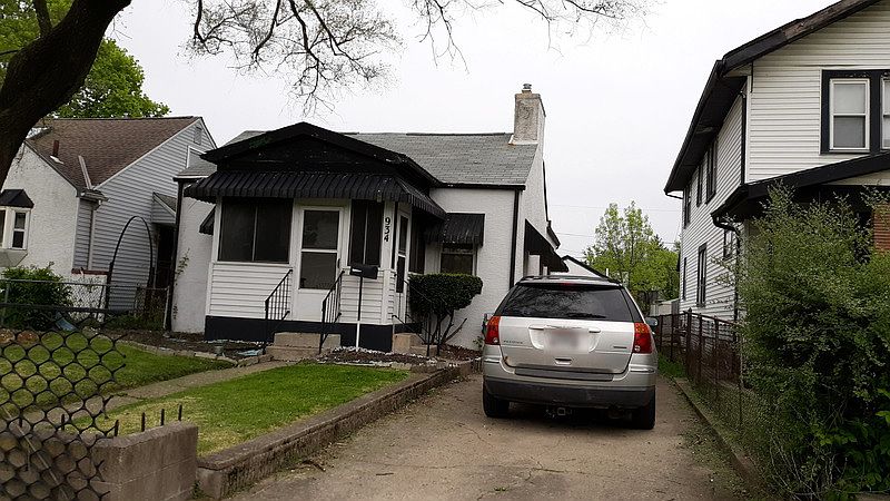 2nd image of 934 E 18th Ave
