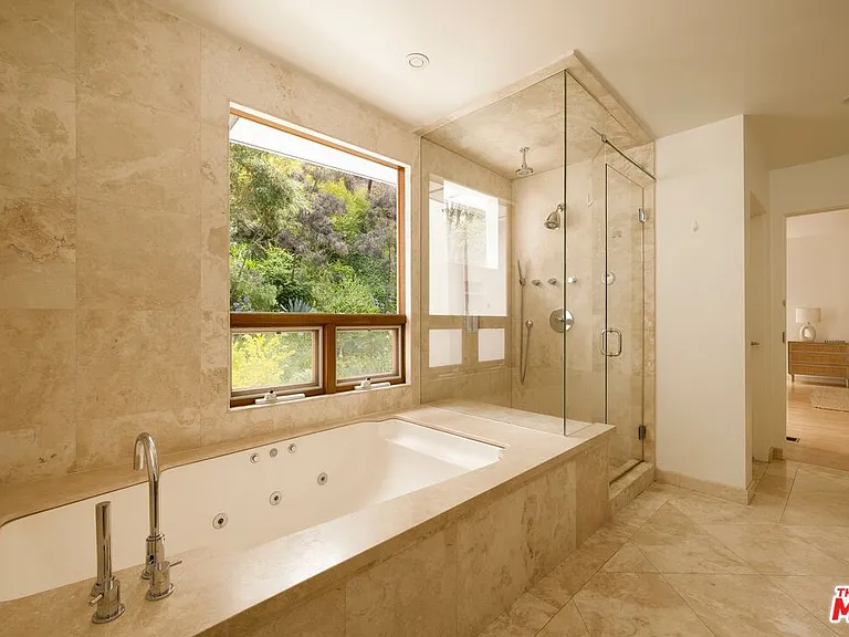 3600 Mandeville Canyon Rd — Photo 11