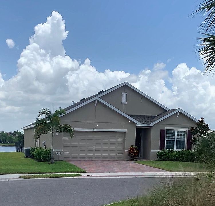 Huge private lot on lake