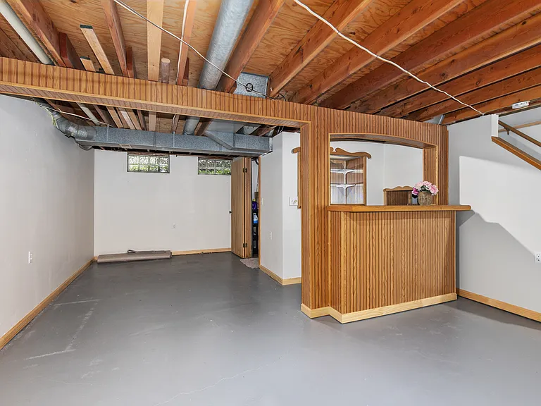1644 Pennoyer Ave — Photo 16