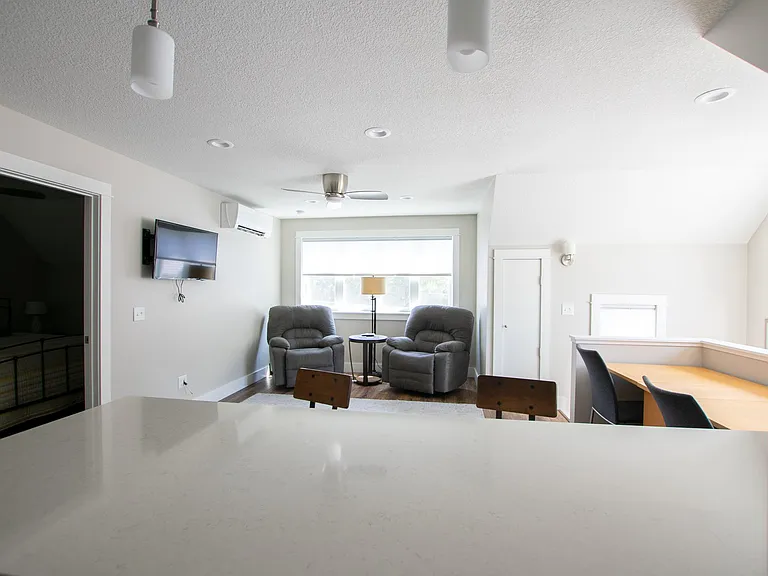 807 Washington St — Photo 5