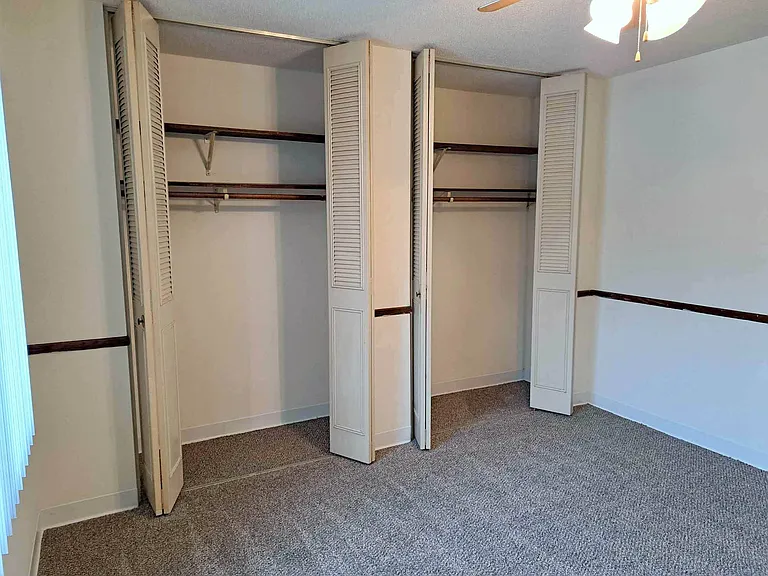 Corinthian Apartments — Photo 28