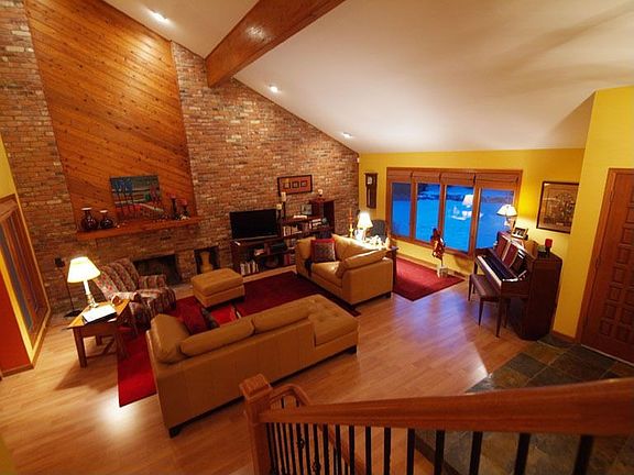 Beamed,Vaulted Great Room