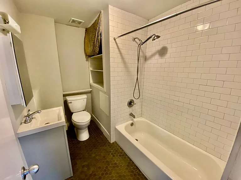 301 17th Ave Ne — Photo 9