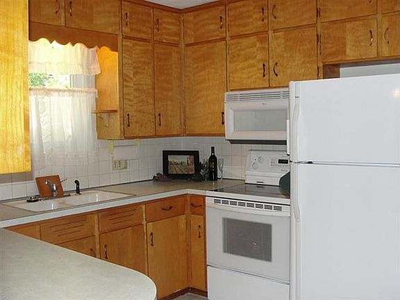 3rd image of 830 Southwest Blvd