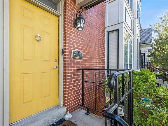 4th image of 431 W 10th St