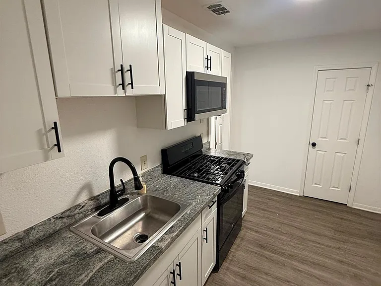 1417 Sheryl St — Photo 3