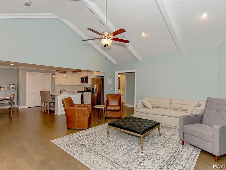 1123 Benjamin Way — Photo 6
