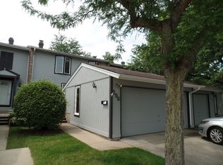 290 Harbor Ct, Bloomingdale, IL 60108