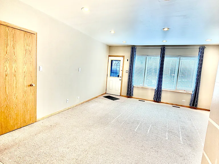 2609 S Lowe Ave #1F — Photo 2