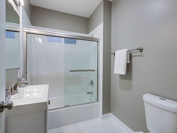 3rd image of 4446 40th St