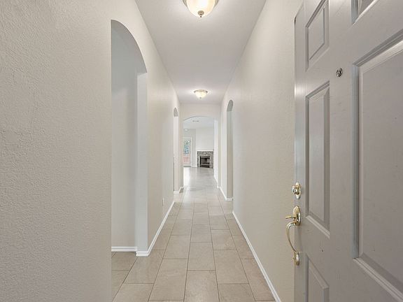 4th image of 802 N Creek Blvd