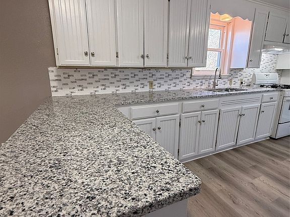 3rd image of 204 N Garrison Ave