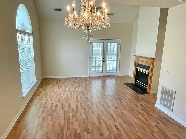 126 Ashton Dr — Photo 3