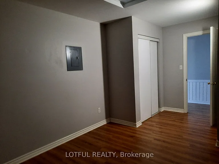 192 King St W #301 — Photo 13