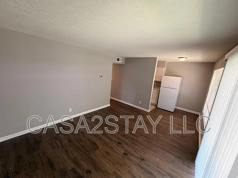 5105 Malibu Ct #7 — Photo 2