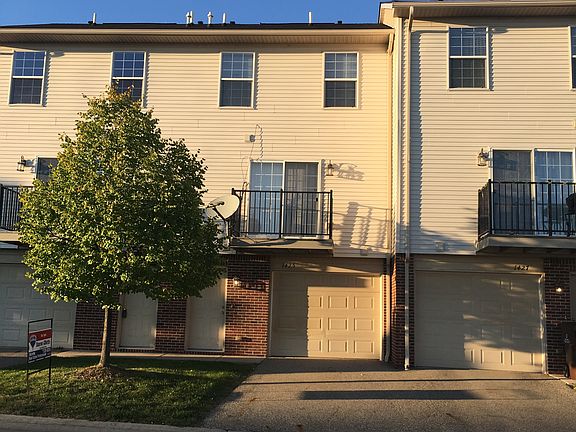 3rd image of 1425 Academy Ln #Townhouse