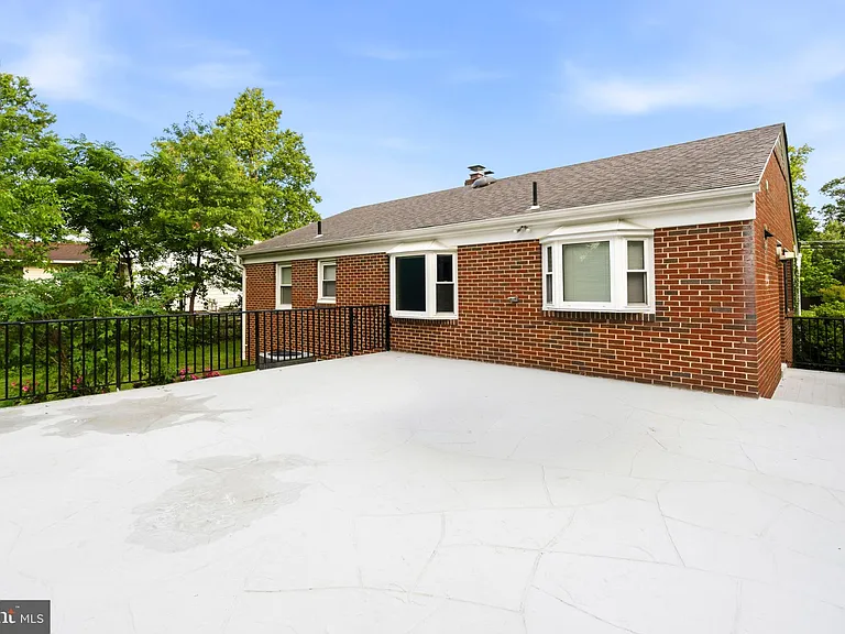 19531 Scenery Dr — Photo 16