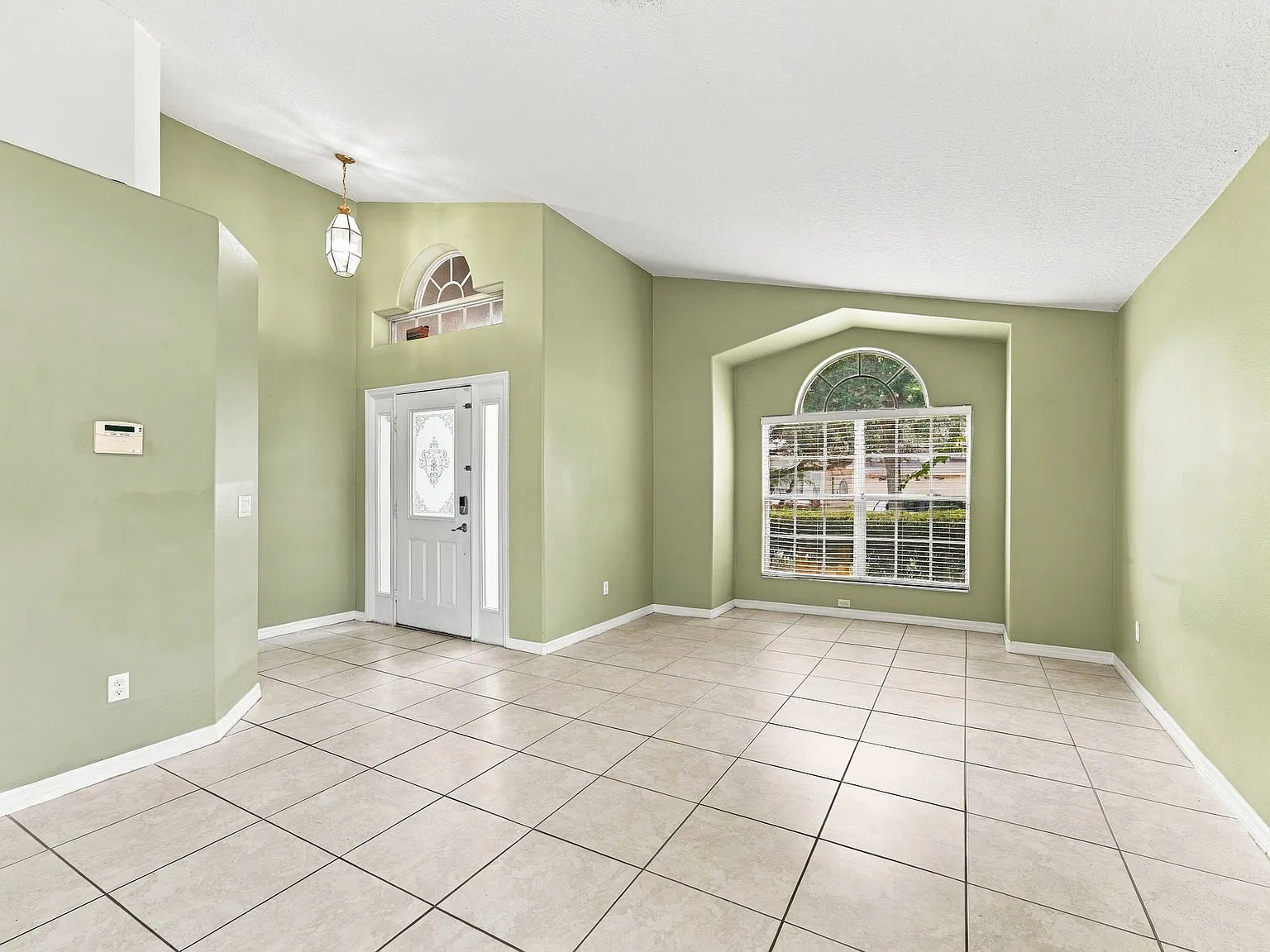 3 bed, 1815 sqft, $2,400 — Photo 3
